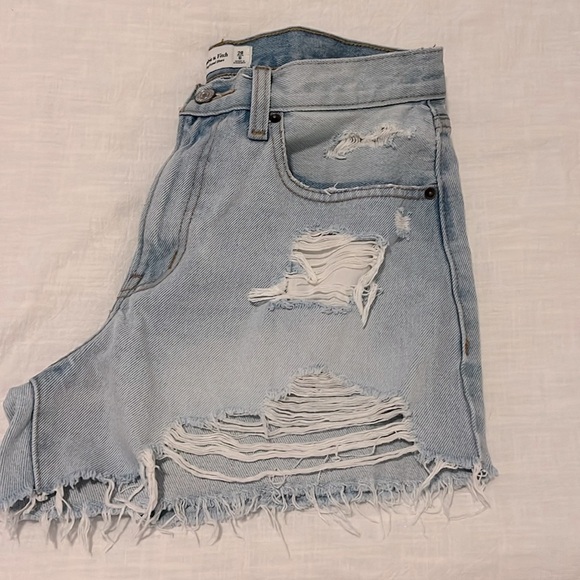 Abercrombie & Fitch Curve Love MidRise Boyfriend Denim Shorts Destructed 28 / 6 - Picture 10 of 11